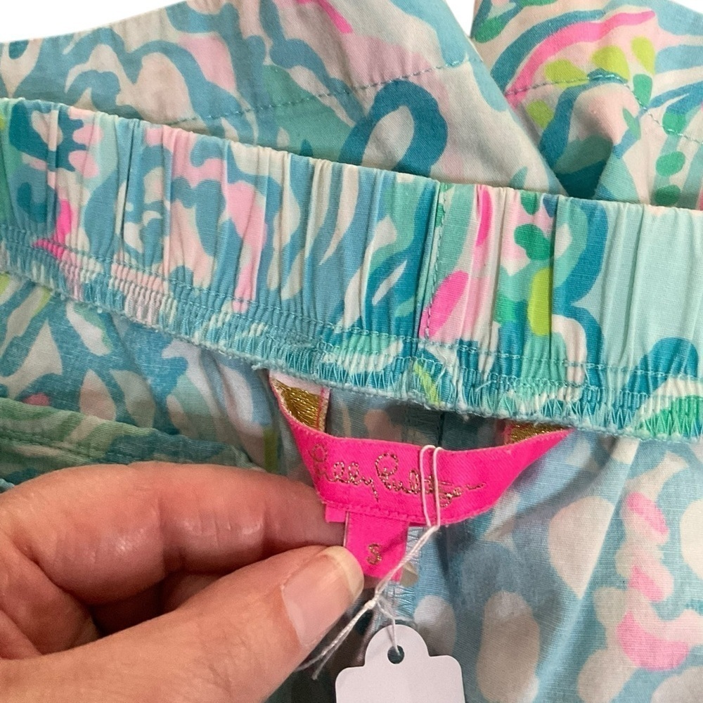 Lilly Pulitzer Blue and Pink Shorts Vibrant Floral Print - Picture 6 of 6